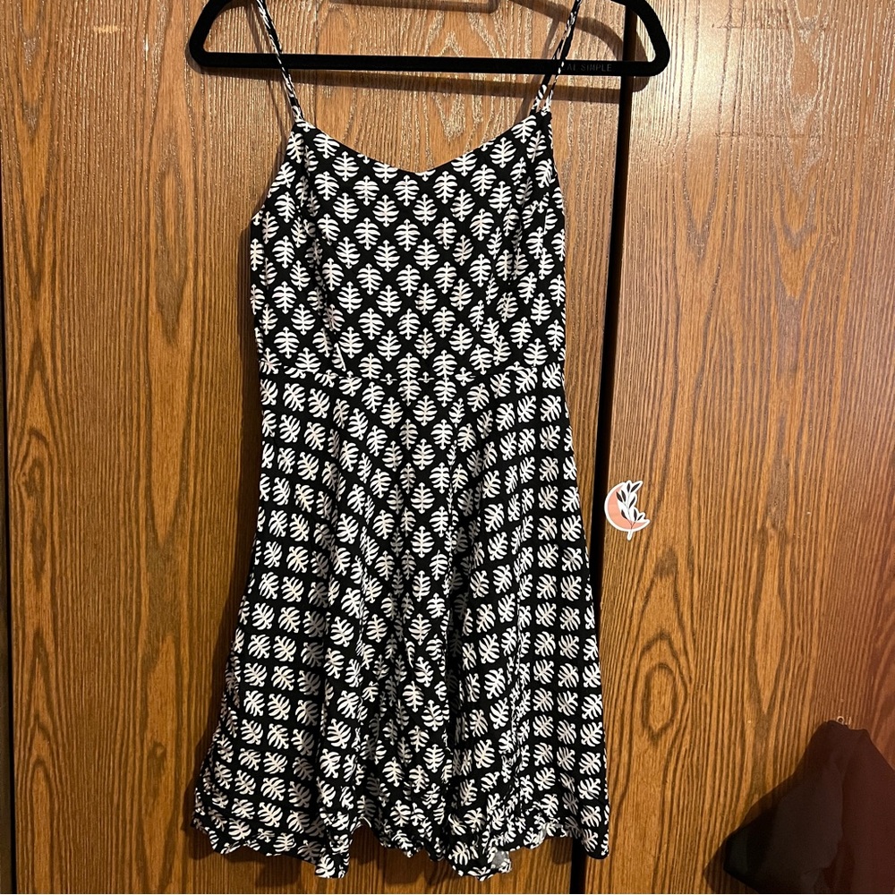 ✨3/$20✨Old Navy Leaf Design Dress